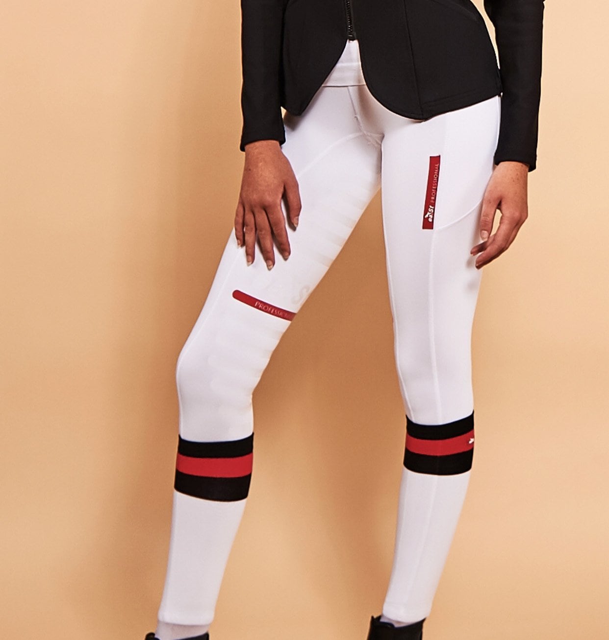 Langlebige weiße Turnierhosen: Wie gelingt das?